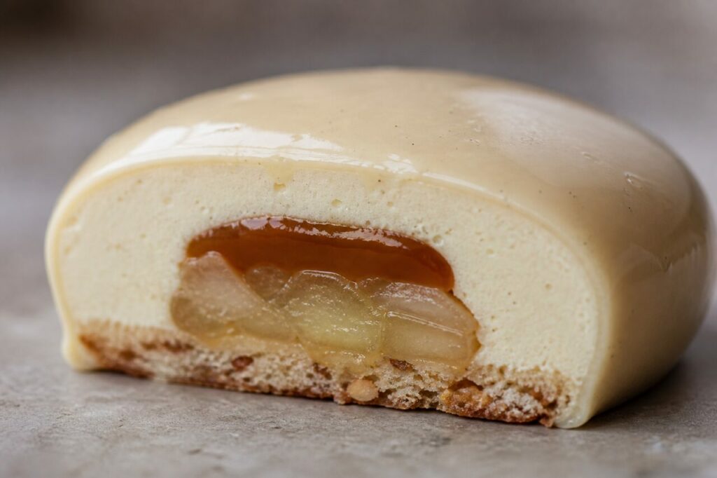 Perenkern met amberkleurige karamel — Peren-vanille-karamelentremet