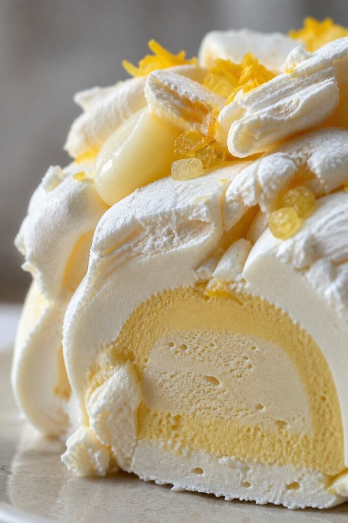 Cœur glacé citron et éclats de meringue — Vacherin citron-yuzu glacé