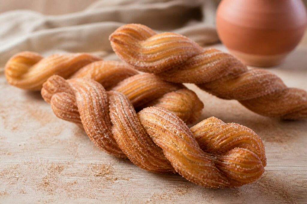 Churros torsadés au sucre et à la cannelle