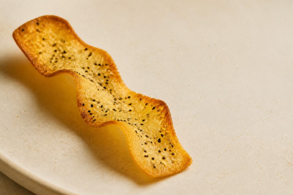 Courbe en vague de la tuile au citron et graines de pavot