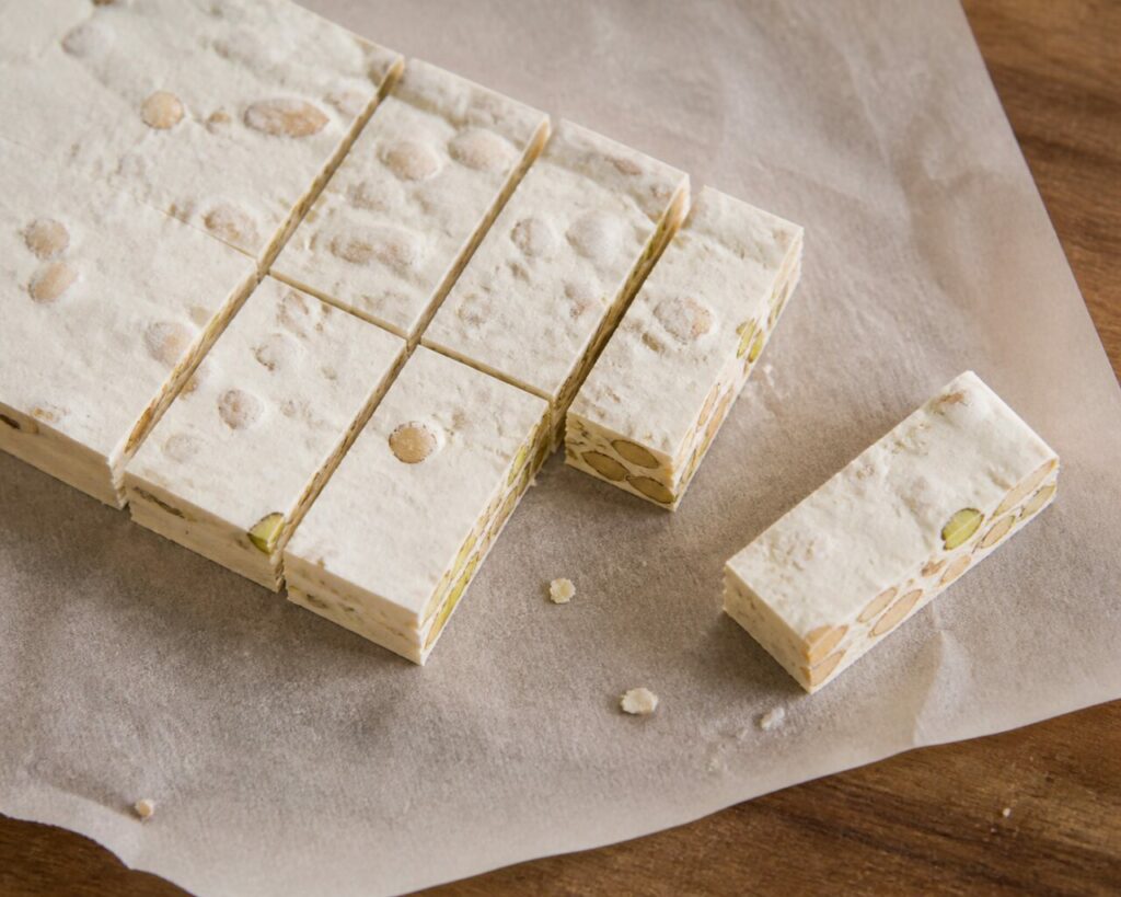 Nougat tendre quadrillé, avec une barre détachée